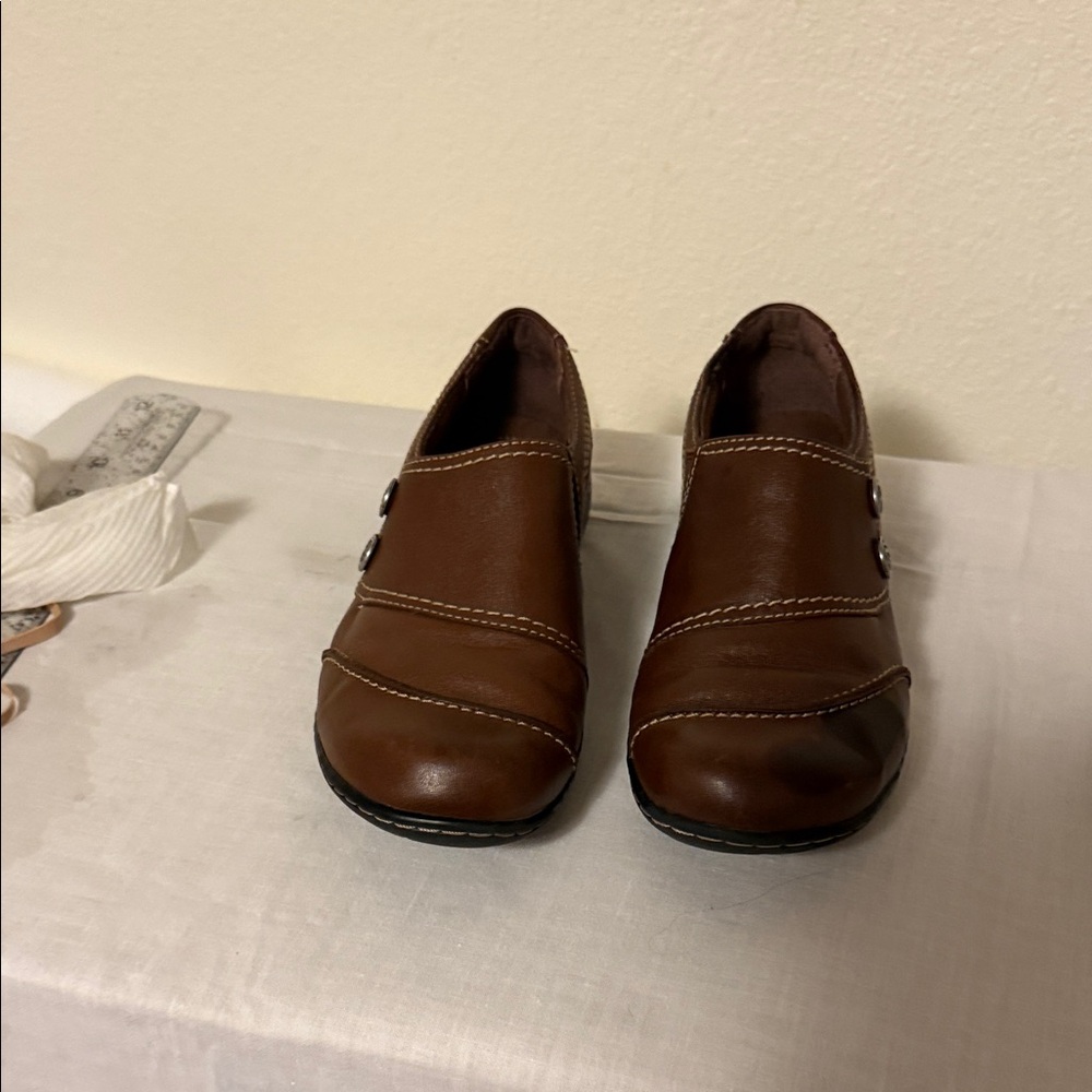 Women’s Clark’s Bingeable size 8 medium brown shoes like new   SKU 508